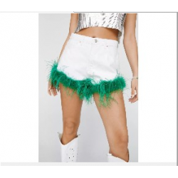 S - SHORT BLANCO CON PLUMAS...